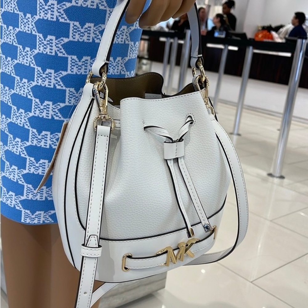 MICHAEL KORS  Reed Medium Pebbled Leather Bucket Bag Optic White NWT - Picture 3 of 16